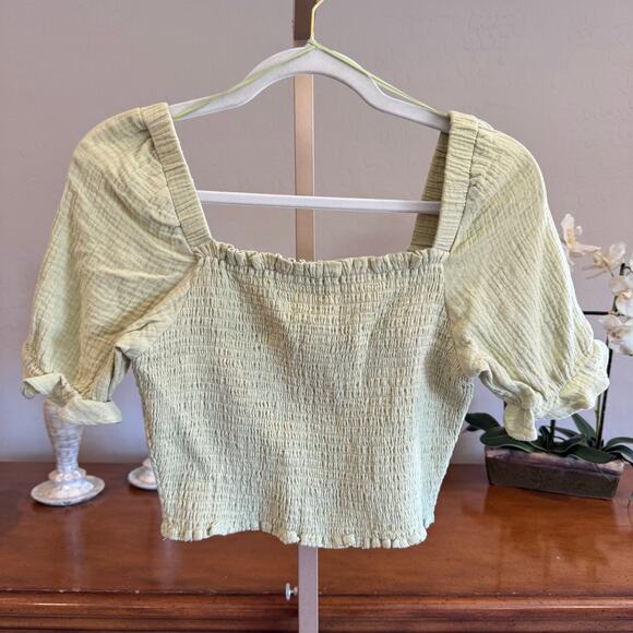Sadie & Sage Sage Green Smocked Puff Sleeve Crop Top Size S - Picture 2 of 6